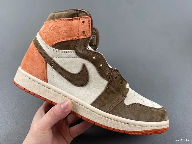Clay 52 Jordan  Lightweight Dusted Retro High 1 (Women's) OG FQ2941-200 SP 0707